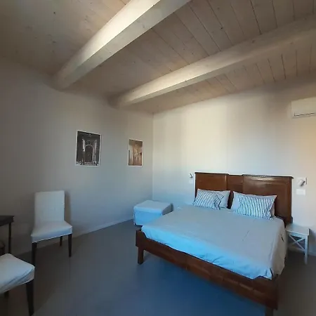 Al N.10 לינה וארוחת בוקר 3*